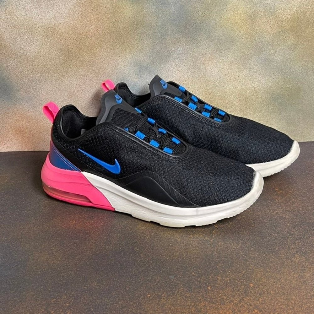 Nike Air Max Motion 2 Women’s Sneakers Size 9M